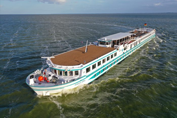 Festtags-Flusskreuzfahrten 2023/2024 Weihnachten & Silvester mit dem Komfort-Schiff MS JUNKER JÖRG ab / bis Stralsund ab € 560,- pro Person